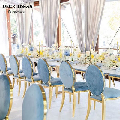 Bom preço Cadeiras de veludo azul com aro dourado, mesa de banquete e cadeiras para festa, evento, casamento on-line