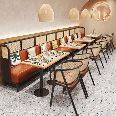 Guter Preis Hochwertiges modernes Holzsitz Rattan Esszessel,Tisch und Stand Möbel für Restaurant Online