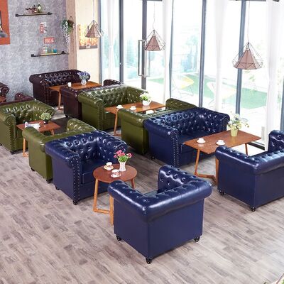 Bom preço American Vintage Restaurant Chesterfield Sofá com Diamond Back Negociação Café Mesa e Sofá Conjunto de Móveis on-line