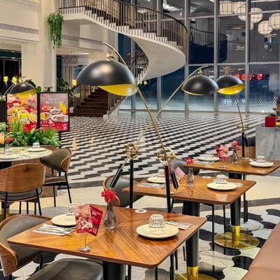 Dobra cena Nowoczesne minimalistyczne krzesła jadalne i stół do kawiarni, barów i restauracji zachodnich w Internecie