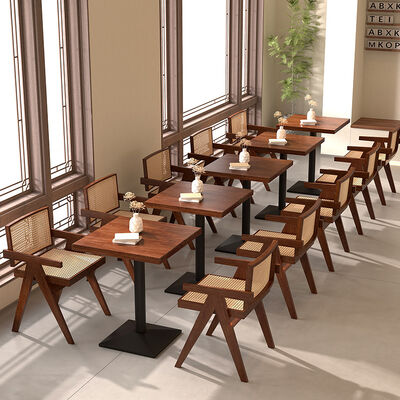 Prezzo buono Tavolo da pranzo in legno massello per mensa, ristorante, bar, caffè, tavoli e sedie commerciali in rattan in linea